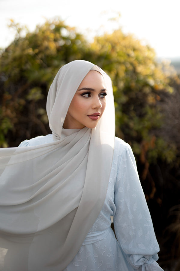 Hijab white best sale outfit